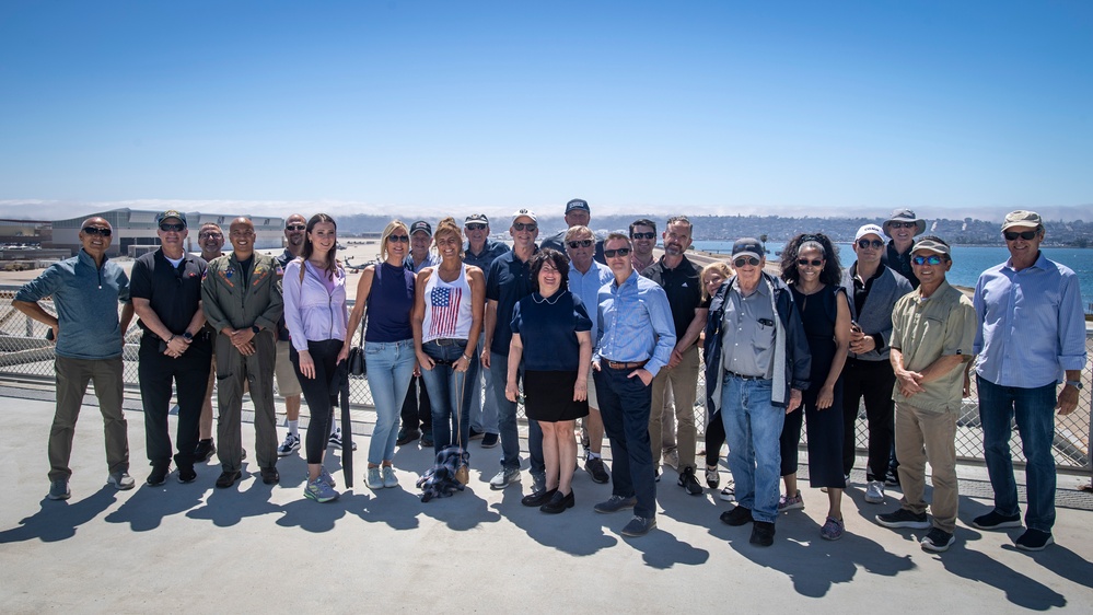 Navy League Orange County Visits COMNAVAIRPAC and HSC-3