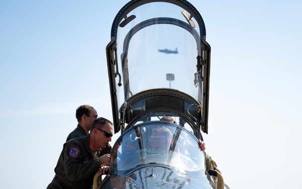 North American Aerospace Defense Command and U.S. Northern Command, commander and SEL arrive at Laughlin to begin visit to America’s southern border