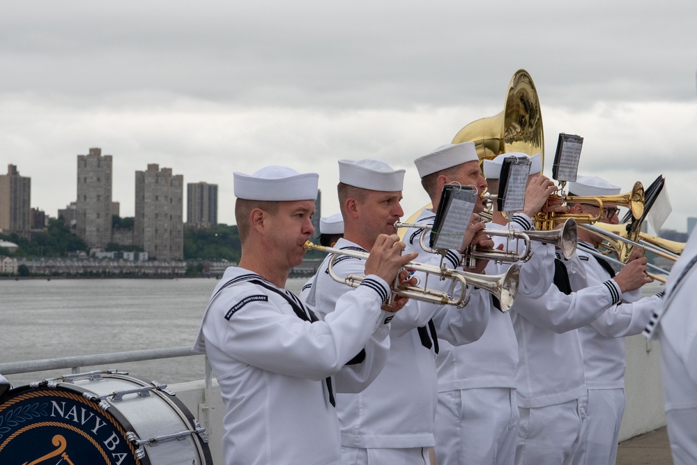Navy Band Northeast helps kick off FWNY 2025