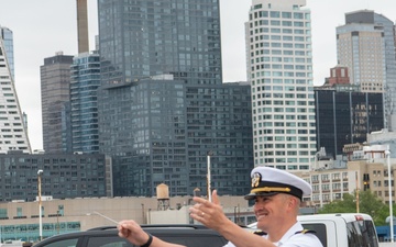 Navy Band Northeast helps kick off FWNY 2025