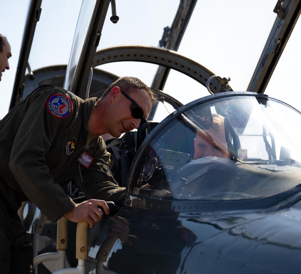 North American Aerospace Defense Command and U.S. Northern Command, commander and SEL arrive at Laughlin to begin visit to America’s southern border