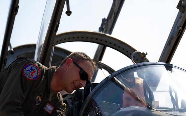 North American Aerospace Defense Command and U.S. Northern Command, commander and SEL arrive at Laughlin to begin visit to America’s southern border