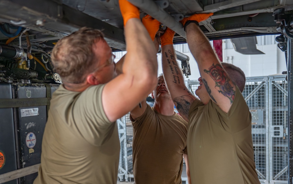 920th Maintenance Squadron conducts 50-hour inspection