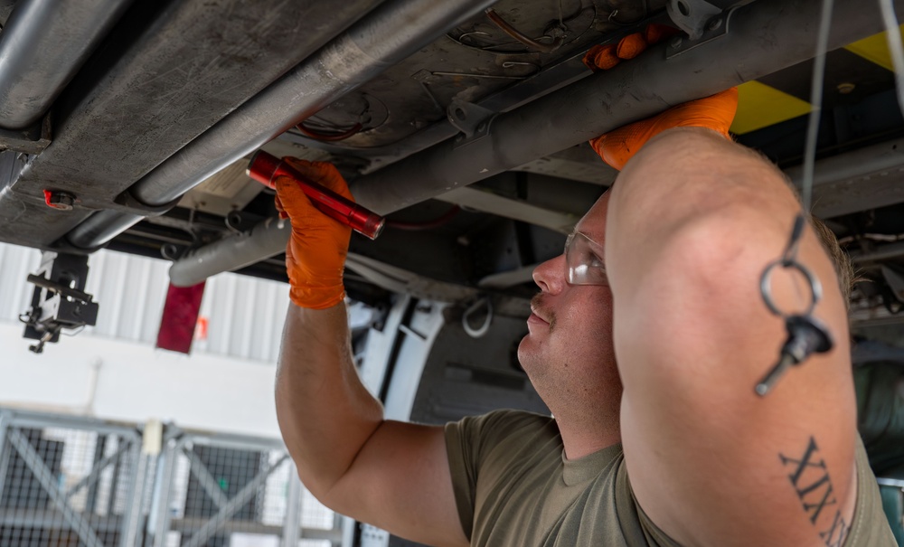 920th Maintenance Squadron conducts 50-hour inspection