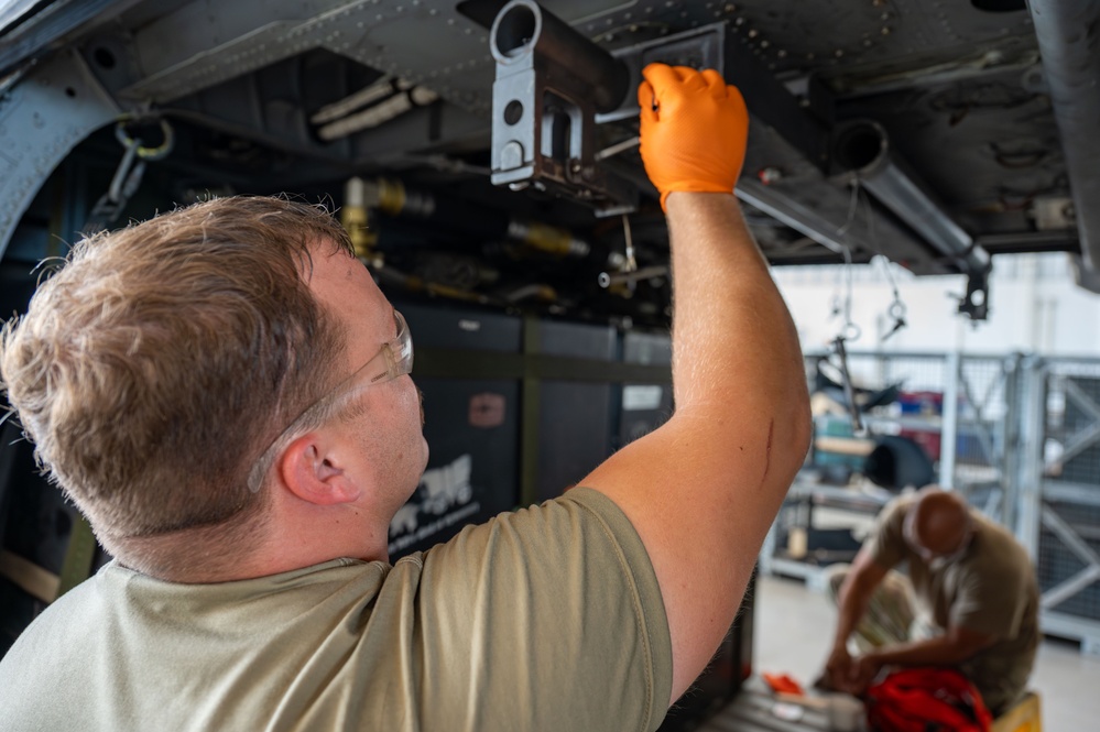 920th Maintenance Squadron conducts 50-hour inspection
