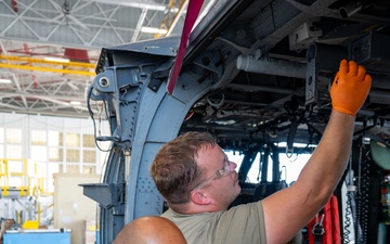 920th Maintenance Squadron conducts 50-hour inspection