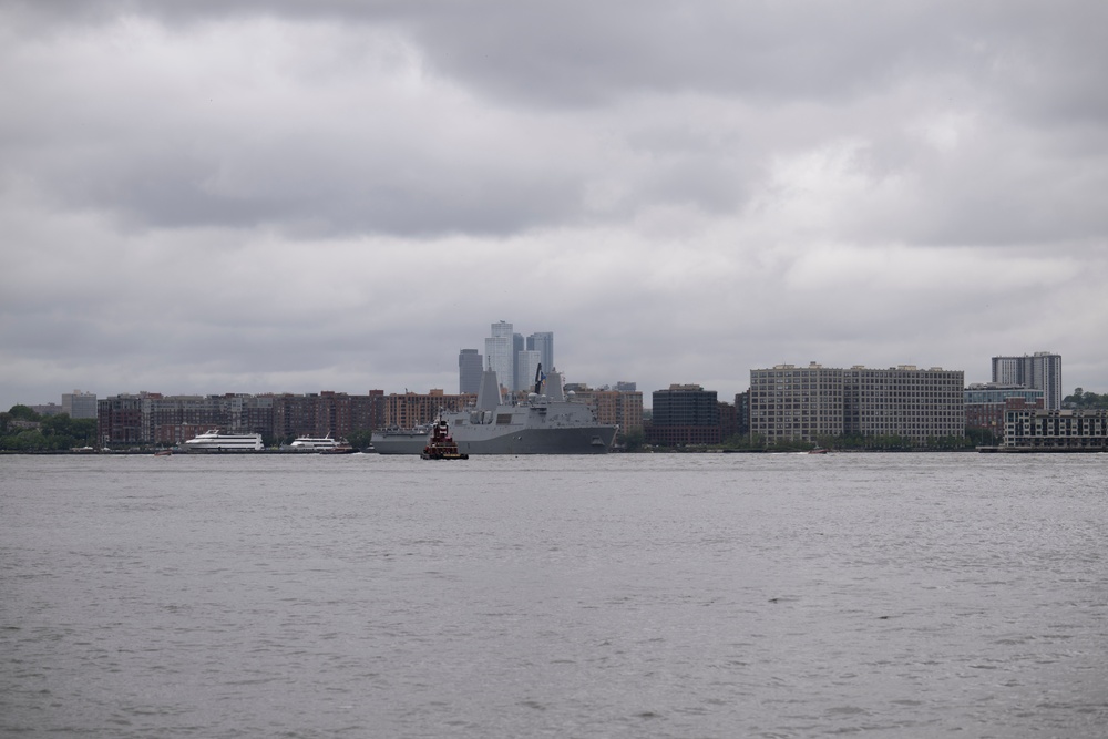 FWNY25: Parade of Ships arrives for Fleet Week New York