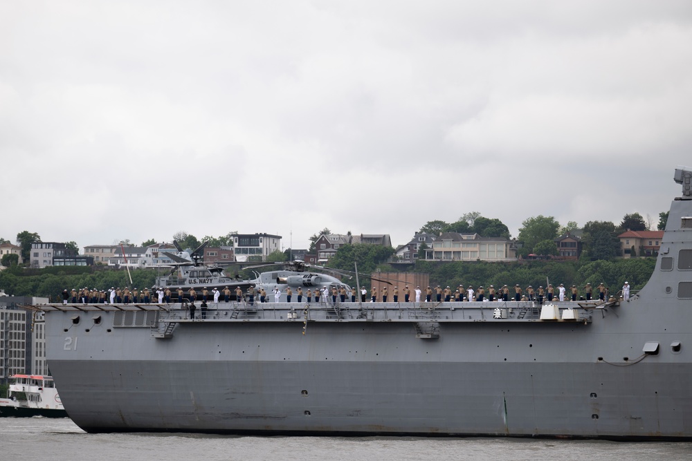 FWNY25: Parade of Ships arrives for Fleet Week New York