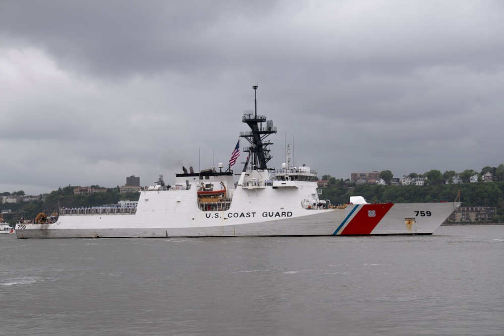 FWNY25: Parade of Ships arrives for Fleet Week New York