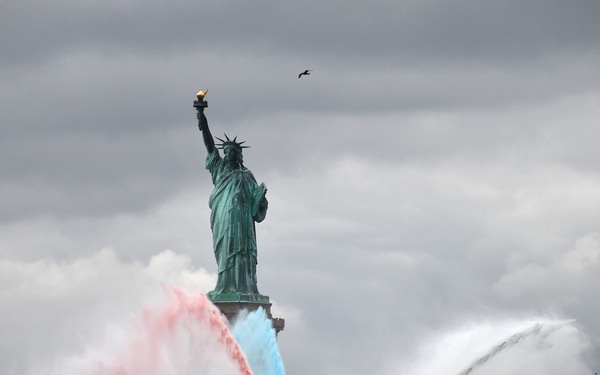 New York District leads Parade of Ships for Fleet Week NYC