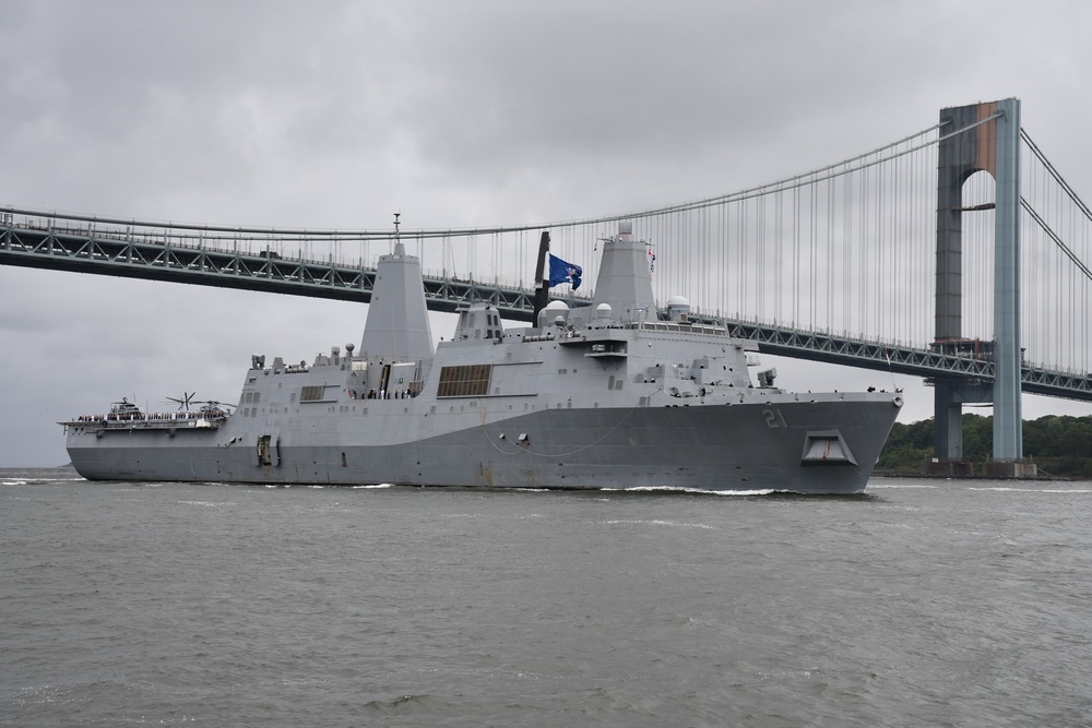 New York District leads Parade of Ships for Fleet Week NYC