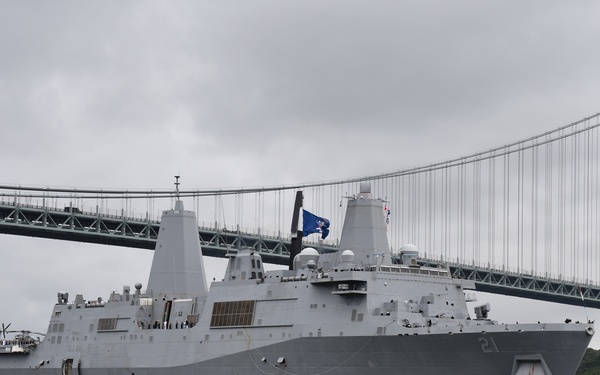 New York District leads Parade of Ships for Fleet Week NYC