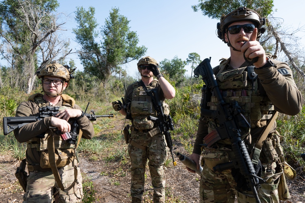 MacDill Explosive Ordnance Disposal train for competition
