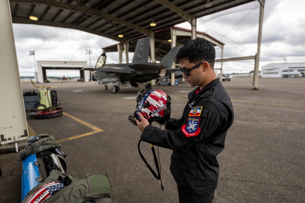 F-35A Demonstration Team Arrives at Oregon International Airshow