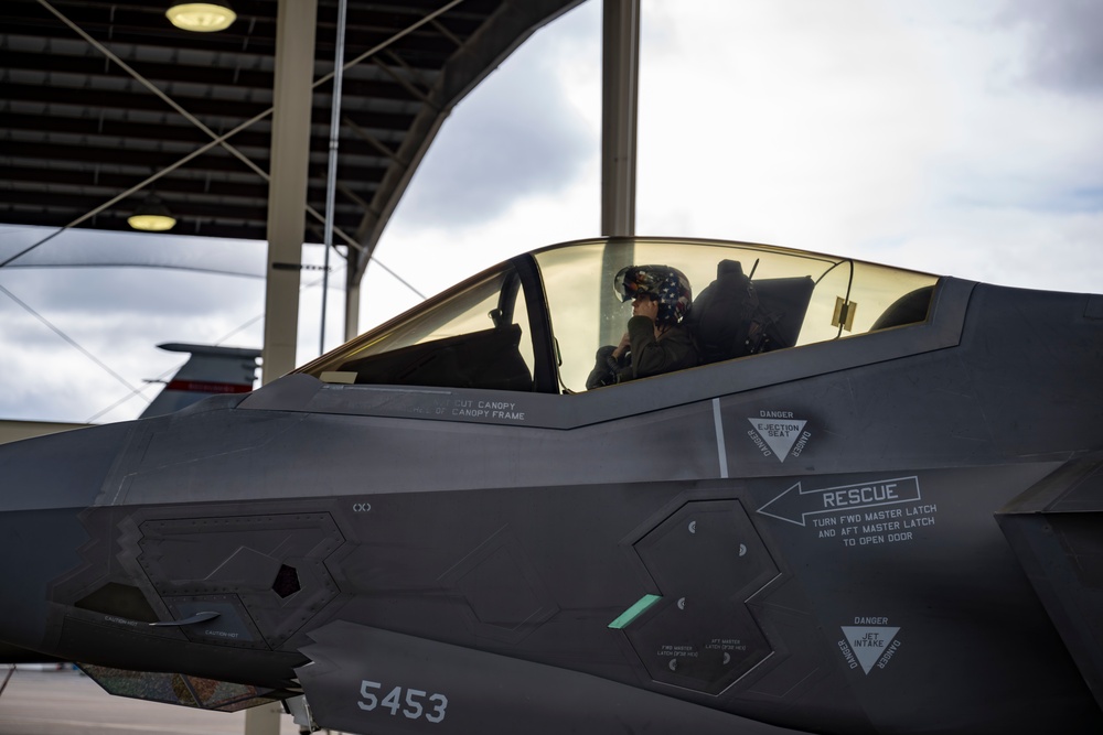 F-35A Demonstration Team Arrives at Oregon International Airshow