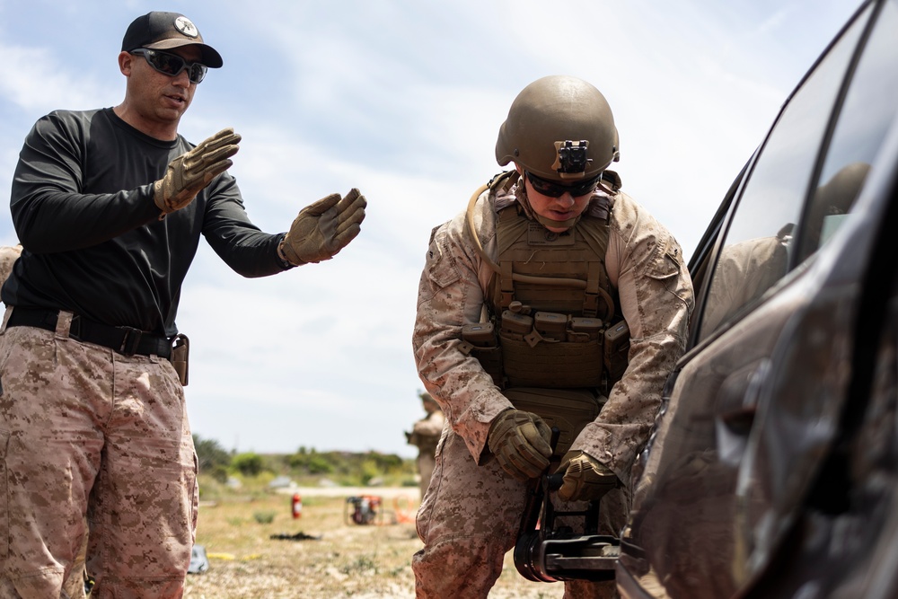 V31 Marines execute EOTG TRAP course