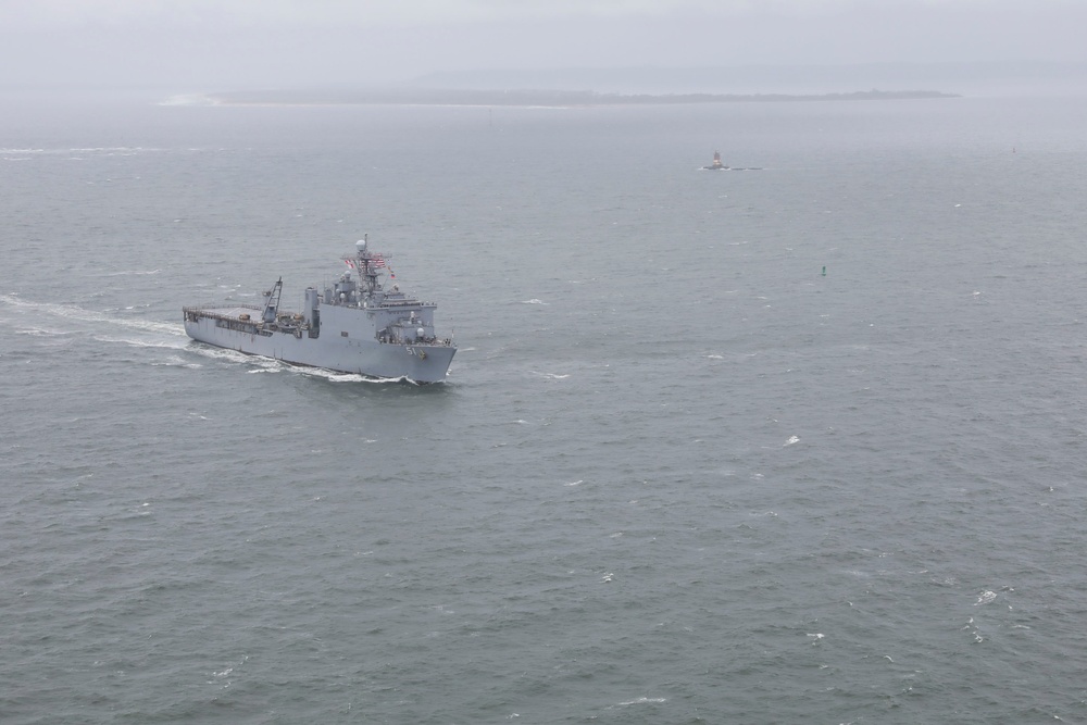 USS Oak Hill arrives to Fleet Week New York 2025