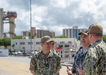 Australian Chief of the Defence Force Tours USS Vermont (SSN 792)