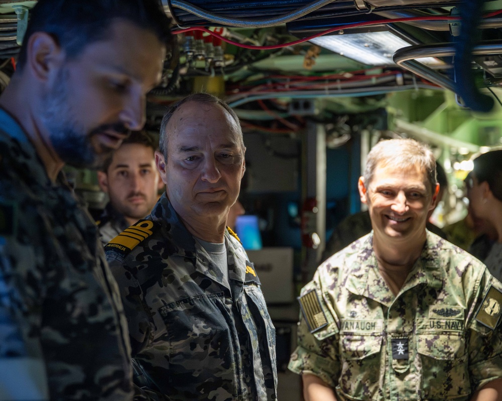 Australian Chief of the Defence Force Tours USS Vermont (SSN 792)