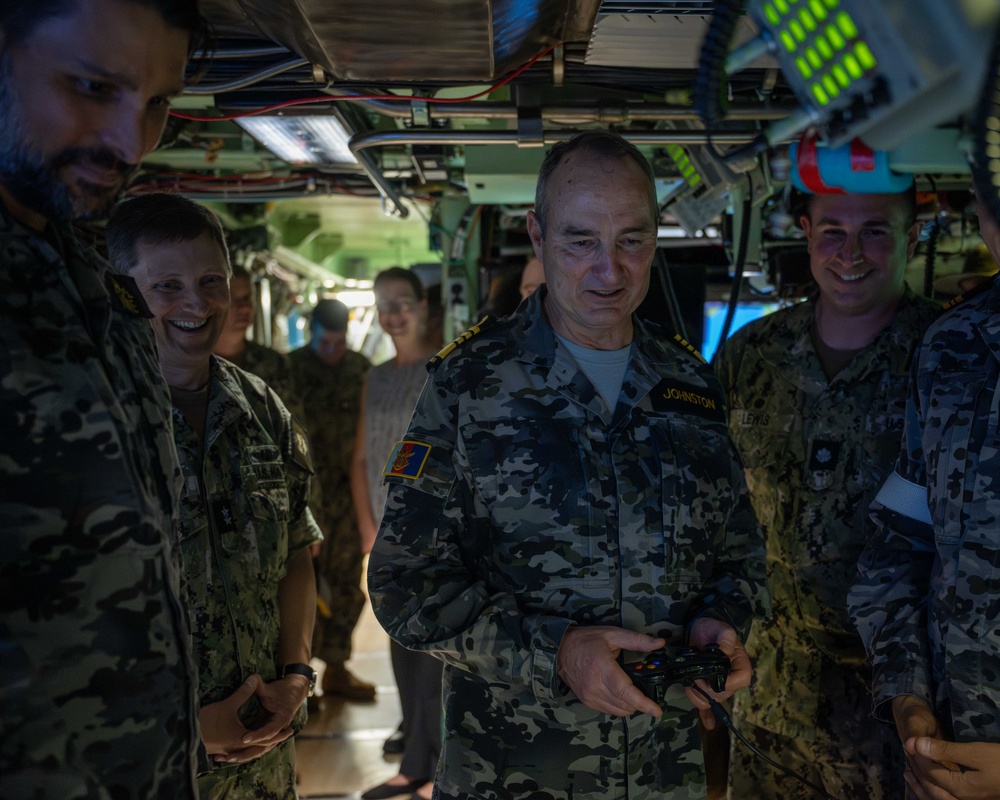 Australian Chief of the Defence Force Tours USS Vermont (SSN 792)