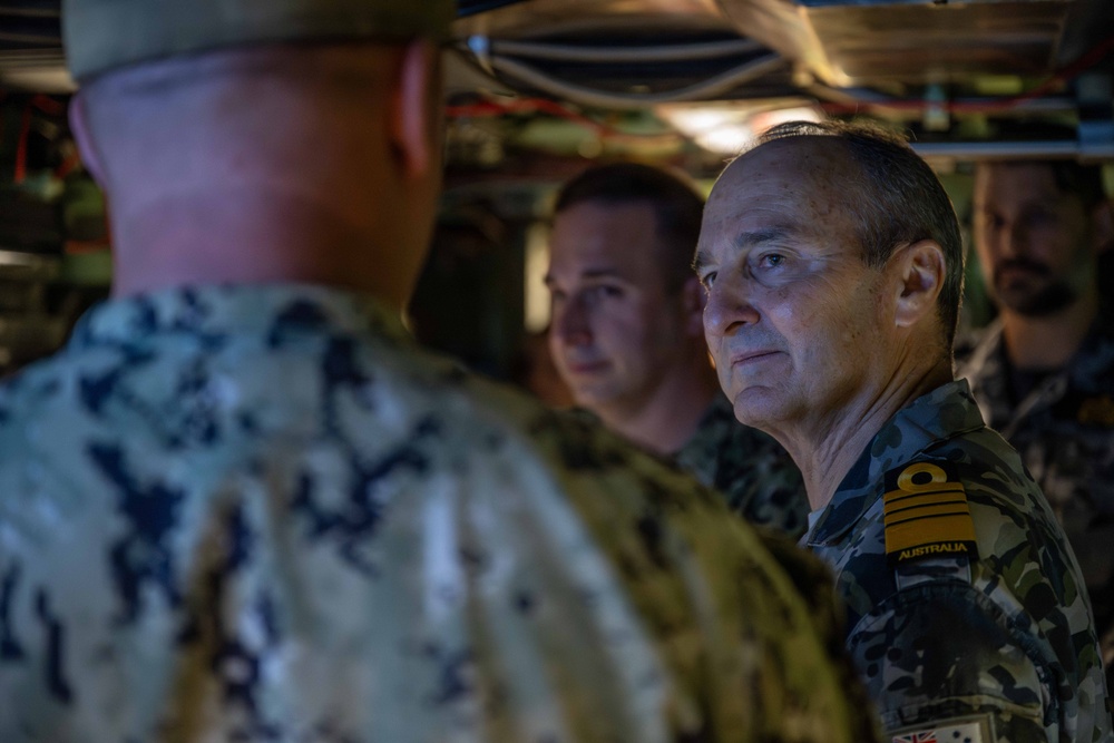 Australian Chief of the Defence Force Tours USS Vermont (SSN 792)