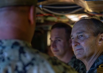 Australian Chief of the Defence Force Tours USS Vermont (SSN 792)
