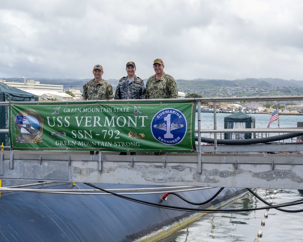 Australian Chief of the Defence Force Tours USS Vermont (SSN 792)