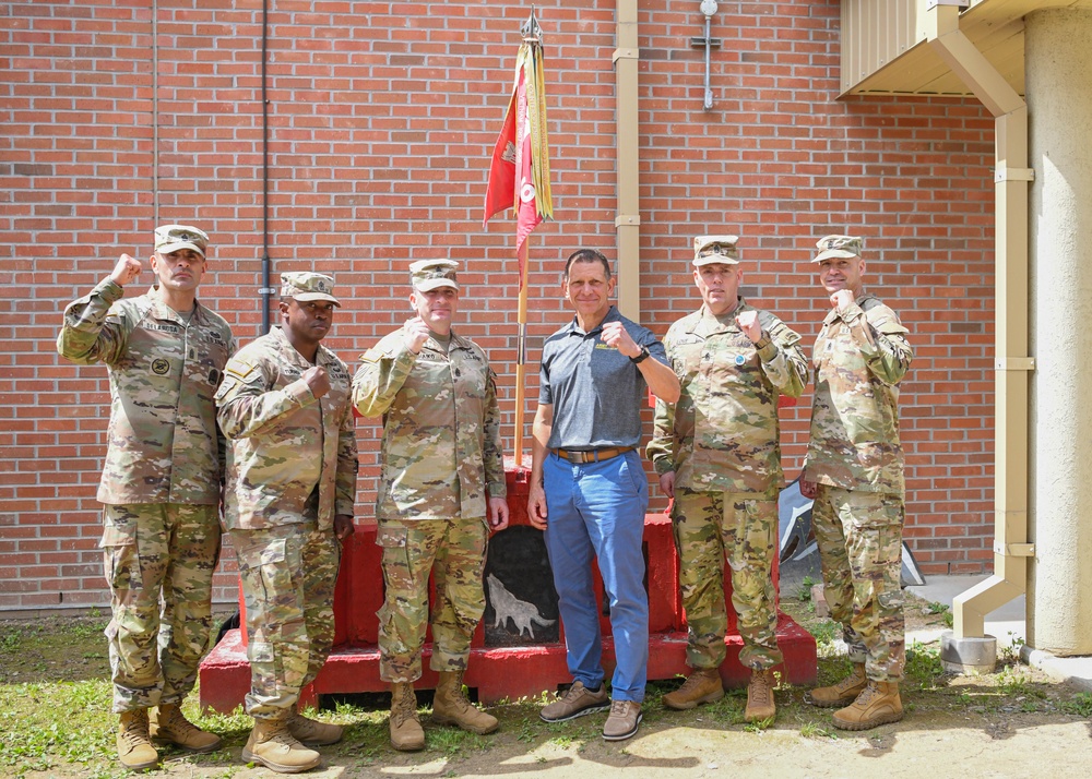 Former SMA visits Humphreys