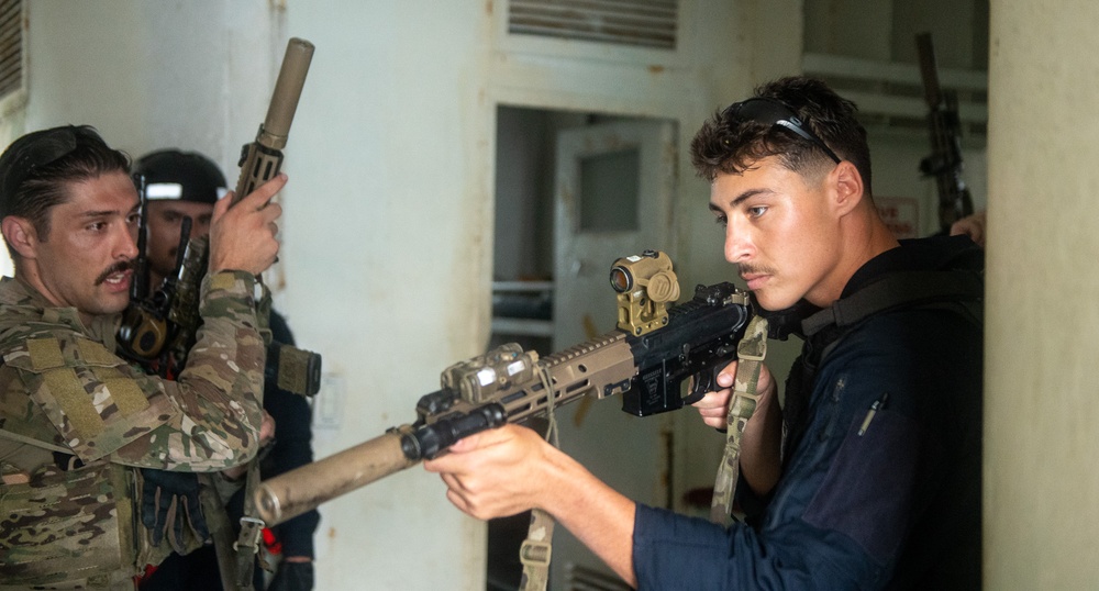 U.S. Coast Guard members from Maritime Security Response Team West train alongside Philippine Coast Guard Special Operations Force members and members assigned to the Legend-class USCGC Stratton in Puerto Princesa, Philippines