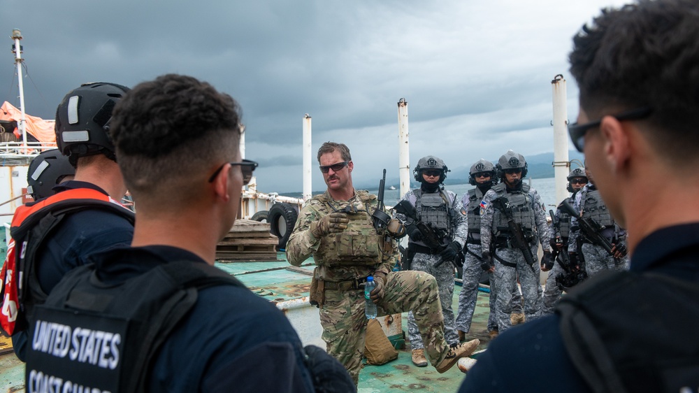 U.S. Coast Guard members from Maritime Security Response Team West train alongside Philippine Coast Guard Special Operations Force members and members assigned to the Legend-class USCGC Stratton in Puerto Princesa, Philippines