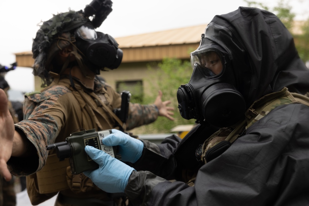 Activated Reserve Marines Conduct CBRN Response Training with U.S. Army during Korea Viper 25.4