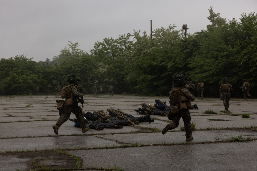 Activated Reserve Marines Conduct CBRN Response Training with U.S. Army during Korea Viper 25.4