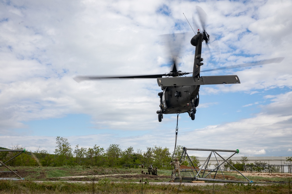 KFOR RC-E engineers and aviation team up to complete obstacle course project at Camp Vrelo