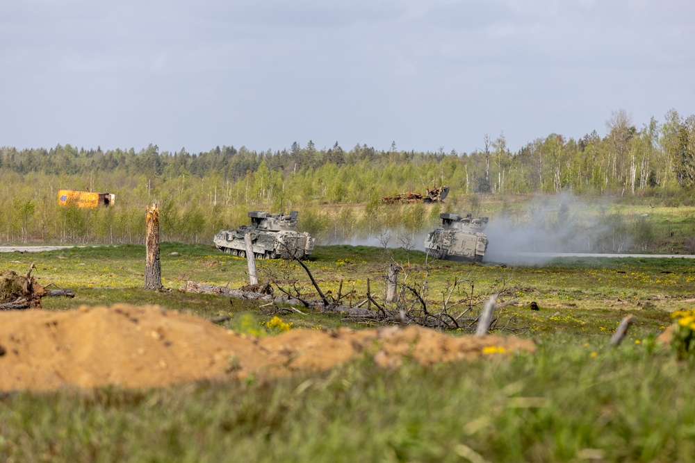 U.S. Soldiers Conduct Bradley Live Fire with Estonian Military (Hedgehog 25)