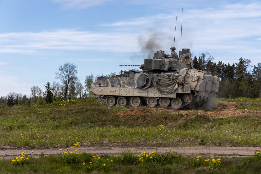 U.S. Soldiers Conduct Bradley Live Fire with Estonian Military (Hedgehog 25)