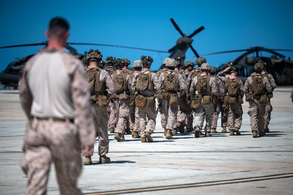 U.S. Marines, Soldiers conduct air mobility and ground defense training