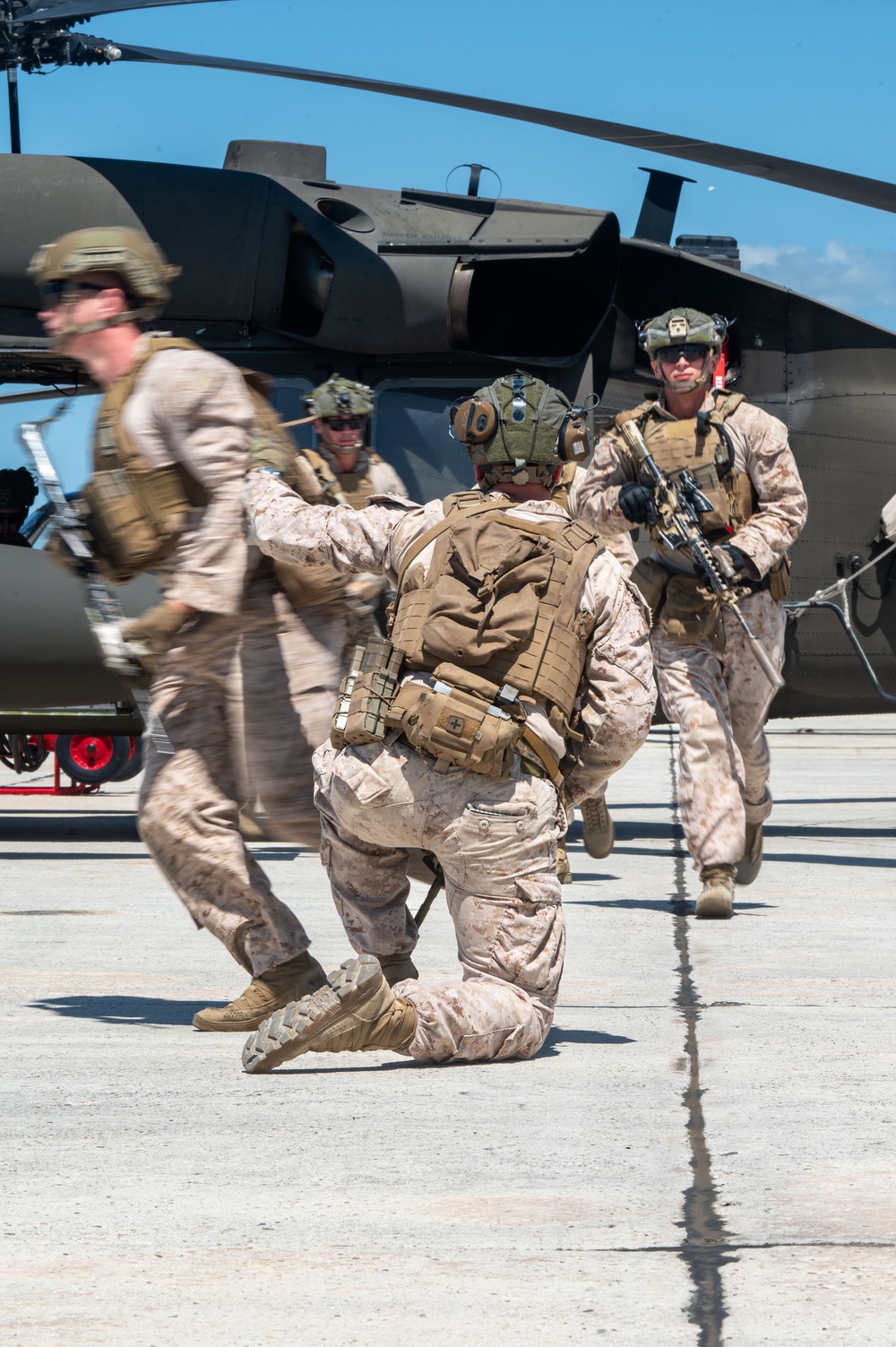 U.S. Marines, Soldiers conduct air mobility and ground defense training
