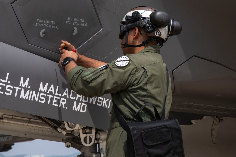 U.S. Marines begin flight operations out of Osan Air Base