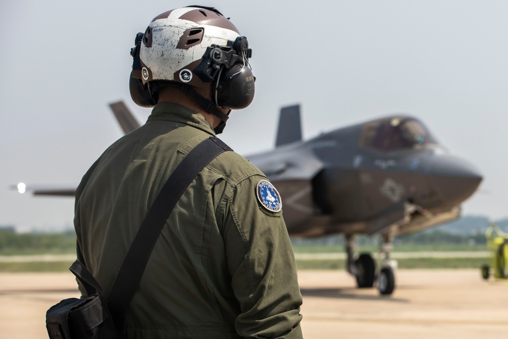 U.S. Marines begin flight operations out of Osan Air Base