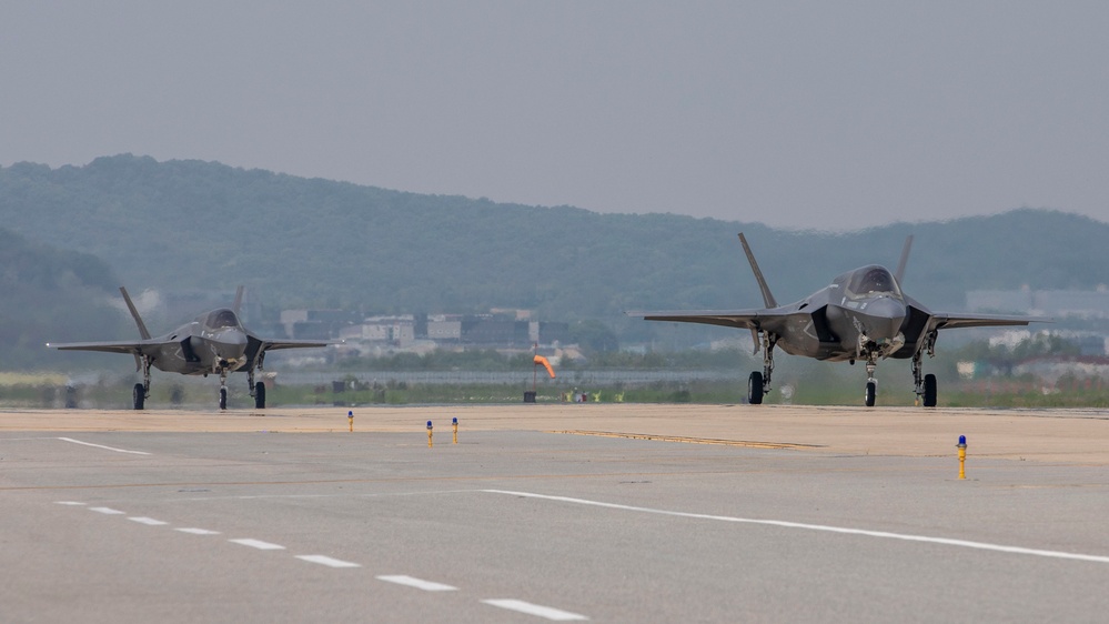U.S. Marines begin flight operations out of Osan Air Base