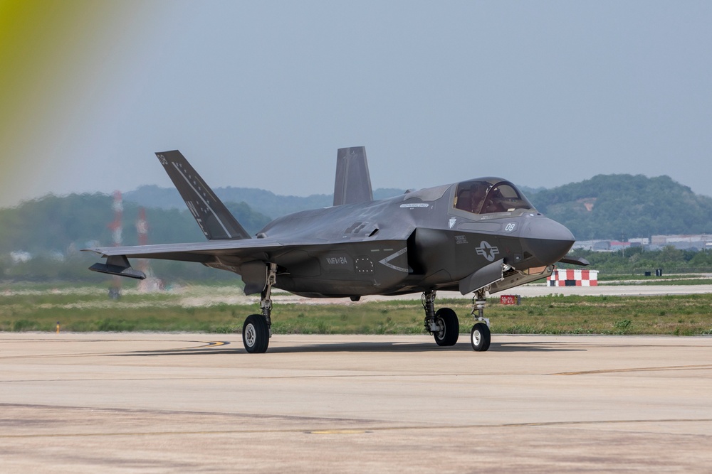 U.S. Marines begin flight operations out of Osan Air Base