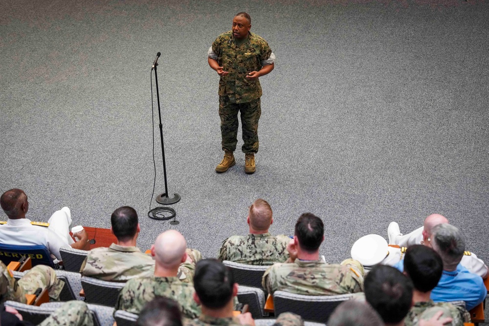 Joint Staff Director for Intelligence visits Naval War College