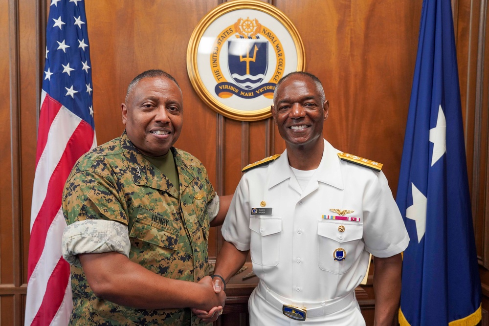 Joint Staff Director for Intelligence visits Naval War College