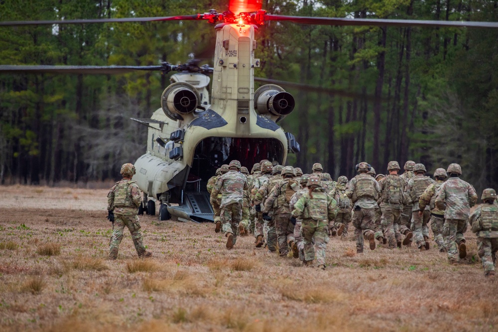2-3 GSAB sling-load training with 2nd Armored Brigade Combat Team