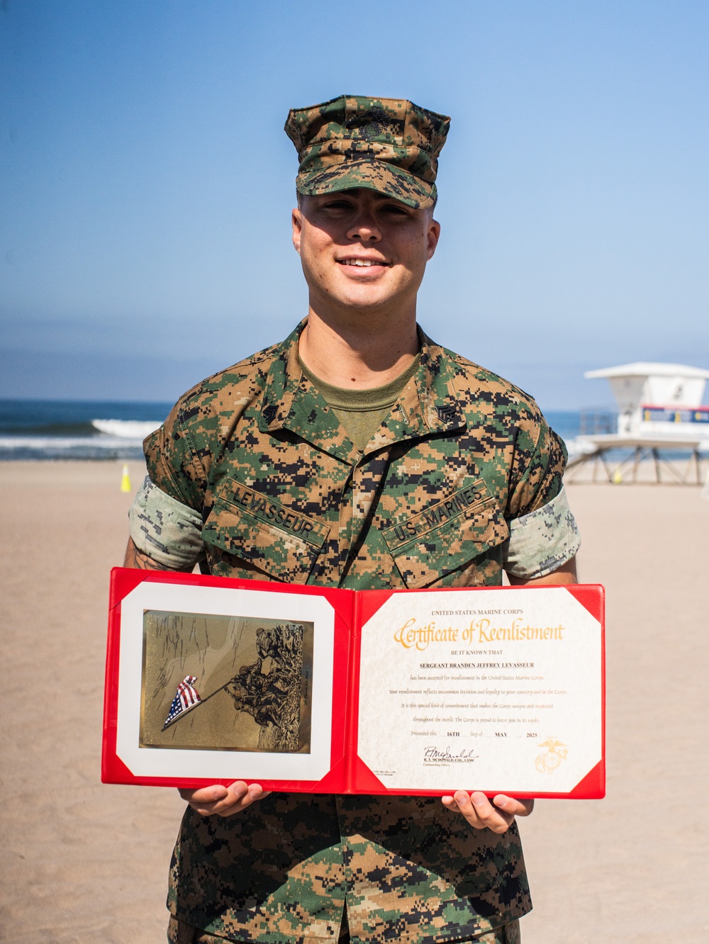 15th MEU Intelligence Marines Re-Enlist