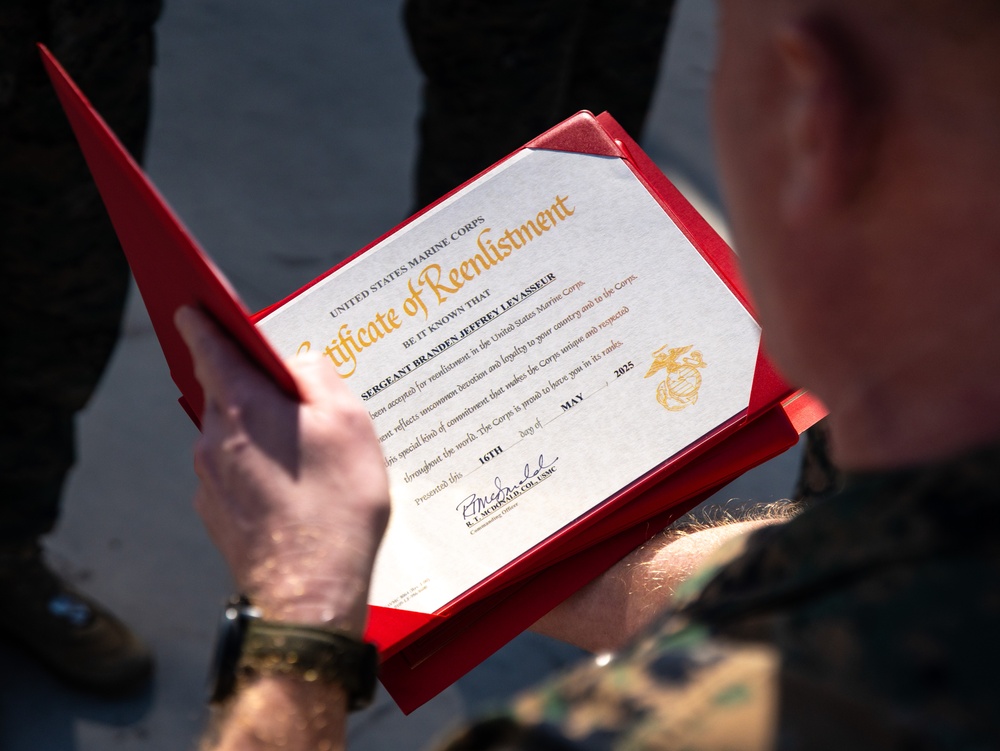 15th MEU Intelligence Marines Re-Enlist