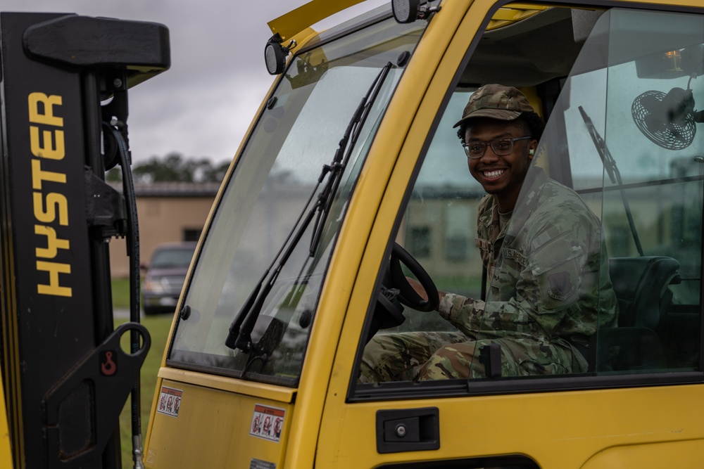 23 LRS Deployment and Distribution Team offloads deployment cargo