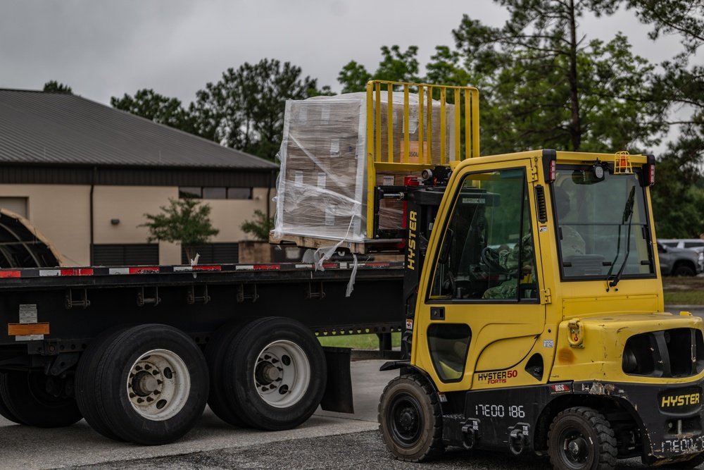 23 LRS Deployment and Distribution Team offloads deployment cargo