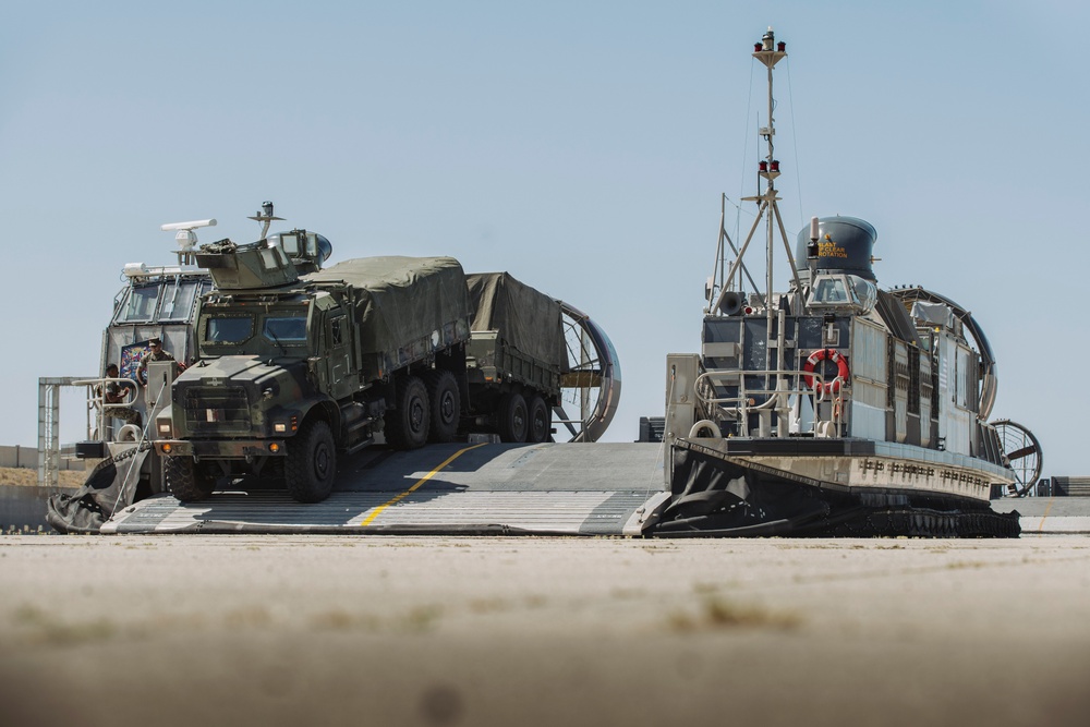 2nd Battalion, 11th Marines, Assault Craft Unit 5 Practice Onload Drills