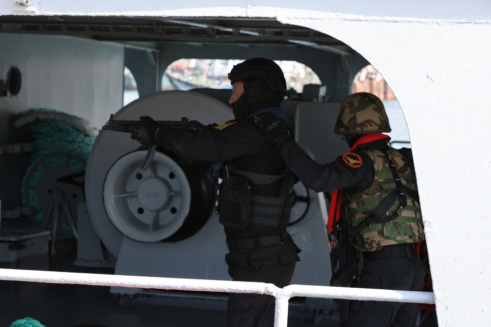 US, Ghana, Morocco Special Forces demonstrate maritime assault and explosive chemical attack operations at African Lion 2025